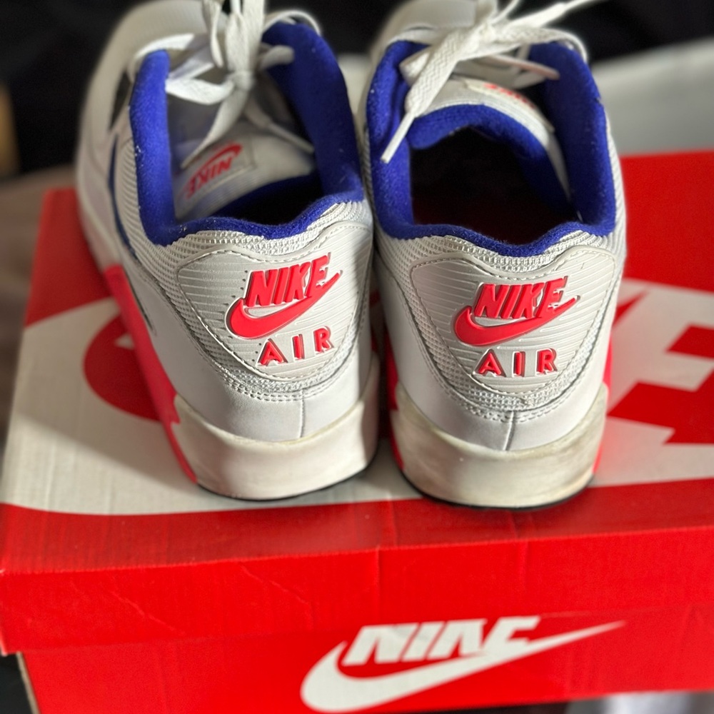 Air Max - Picture 3 of 4